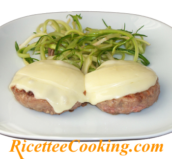 Hamburger saporiti con formaggio fuso